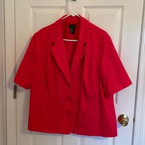 Short sleeve jacket. Dark Coral color.